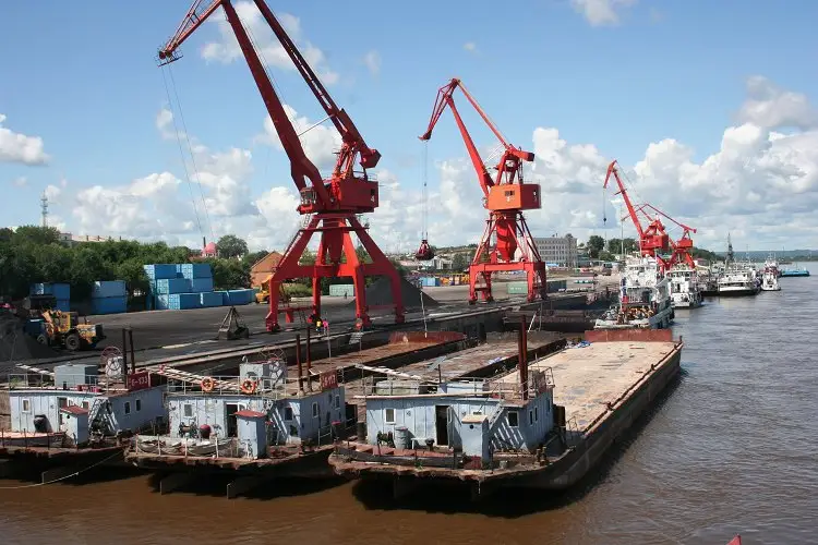 俄罗斯与中国之间跨阿穆尔河的内河货运已开通