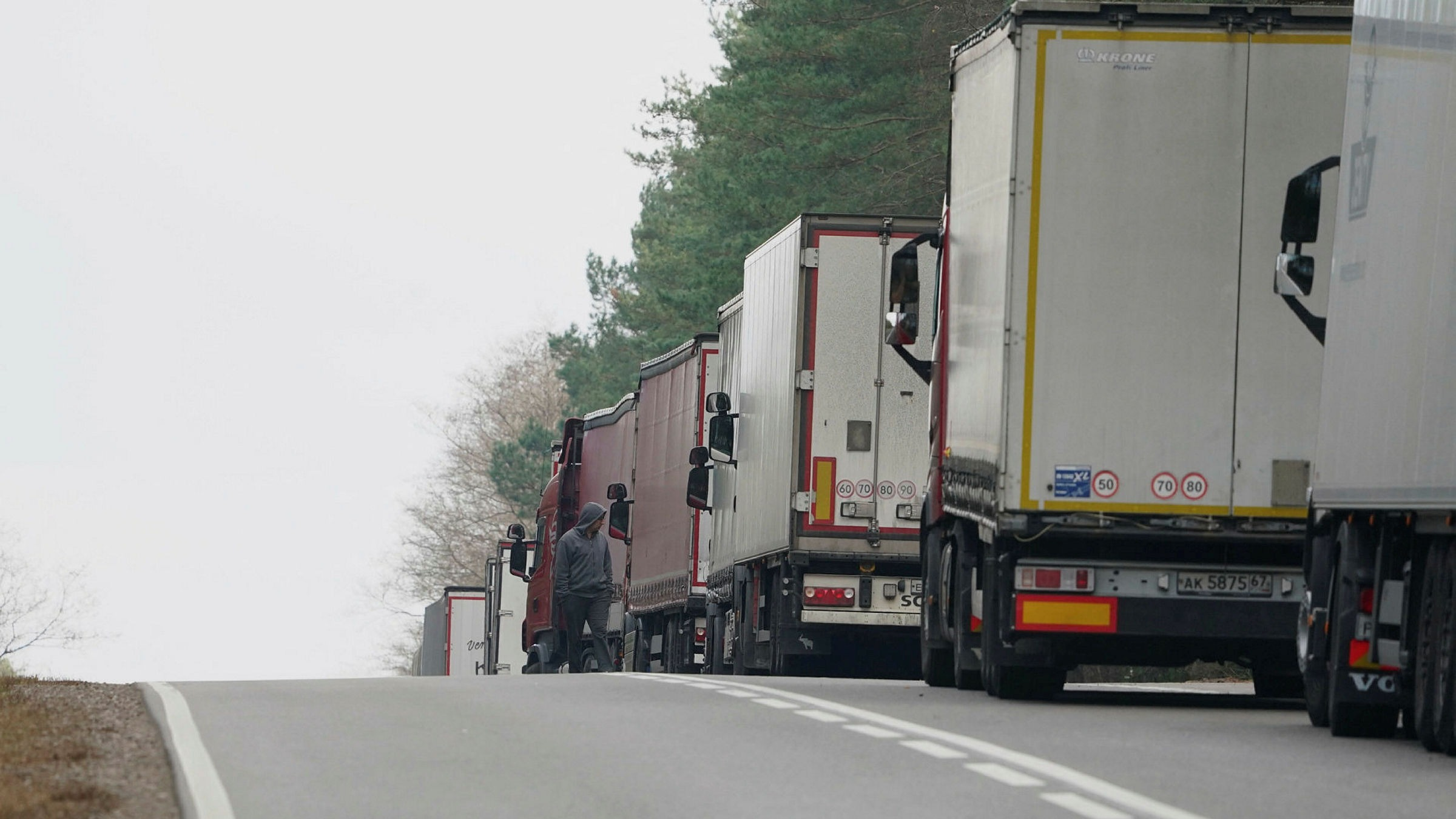 中国和哈萨克斯坦简化公路货物运输条件